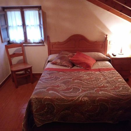 Affittacamere Casa De Aldea La Ablanera Onís Esterno foto